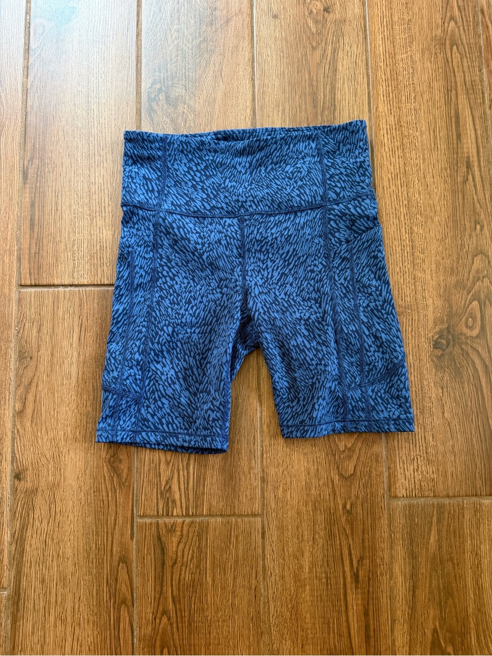 Athleta Women’s Blue Shorts Ultimate Stash II 7” Inseam Pockets Size S